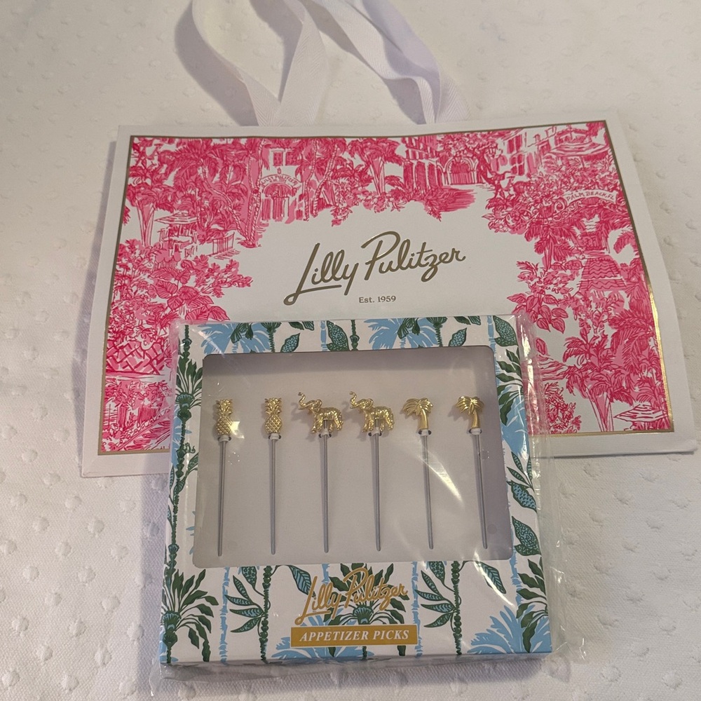 Lilly Pulitzer Appetizer Picks New in Plastic Wrapped Box
New Pink Shopping Bag